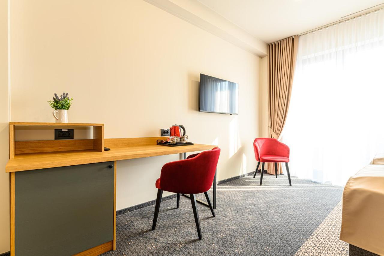 Hotel Dukat 구라후모룰루이 외부 사진