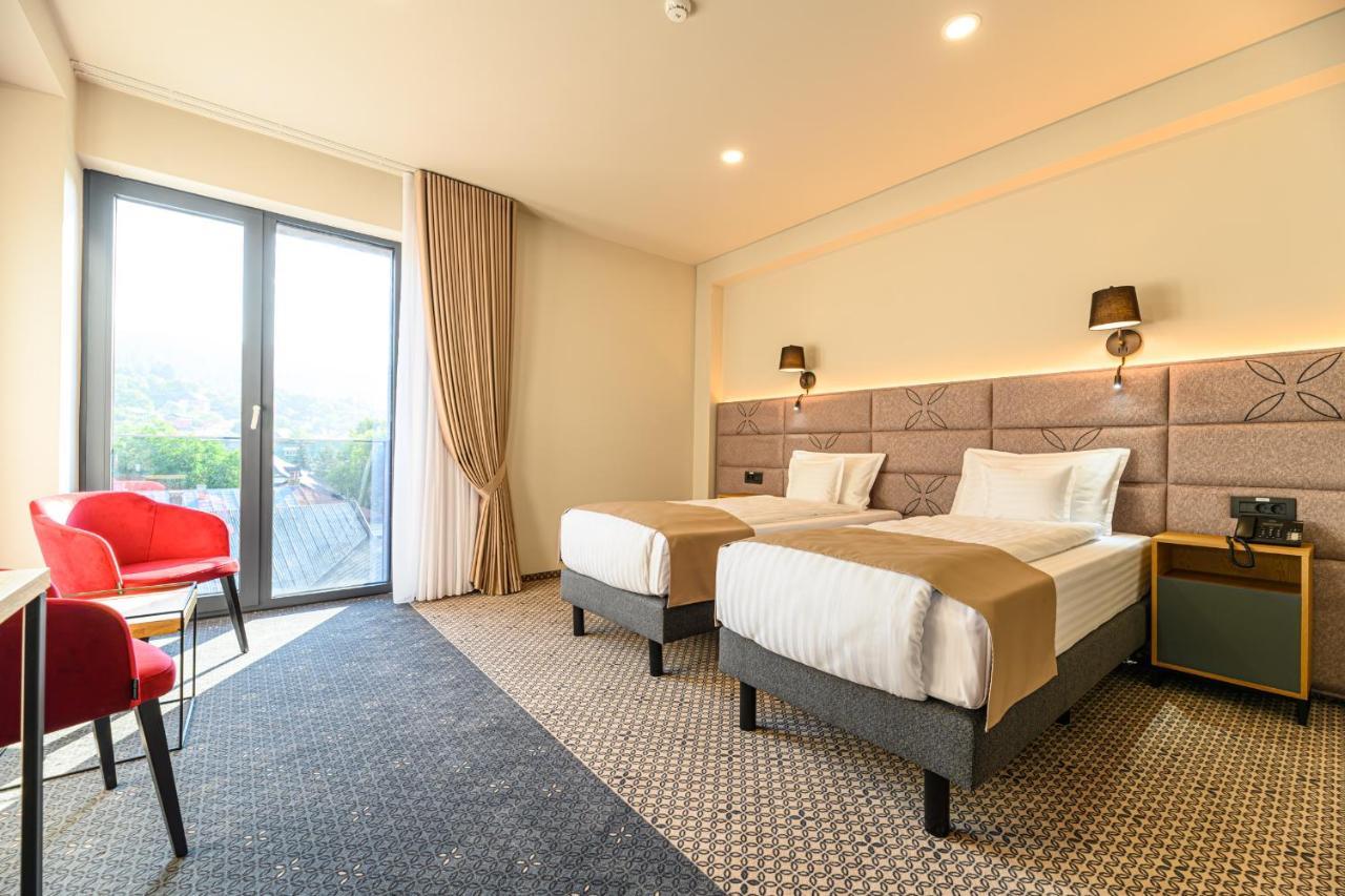 Hotel Dukat 구라후모룰루이 외부 사진