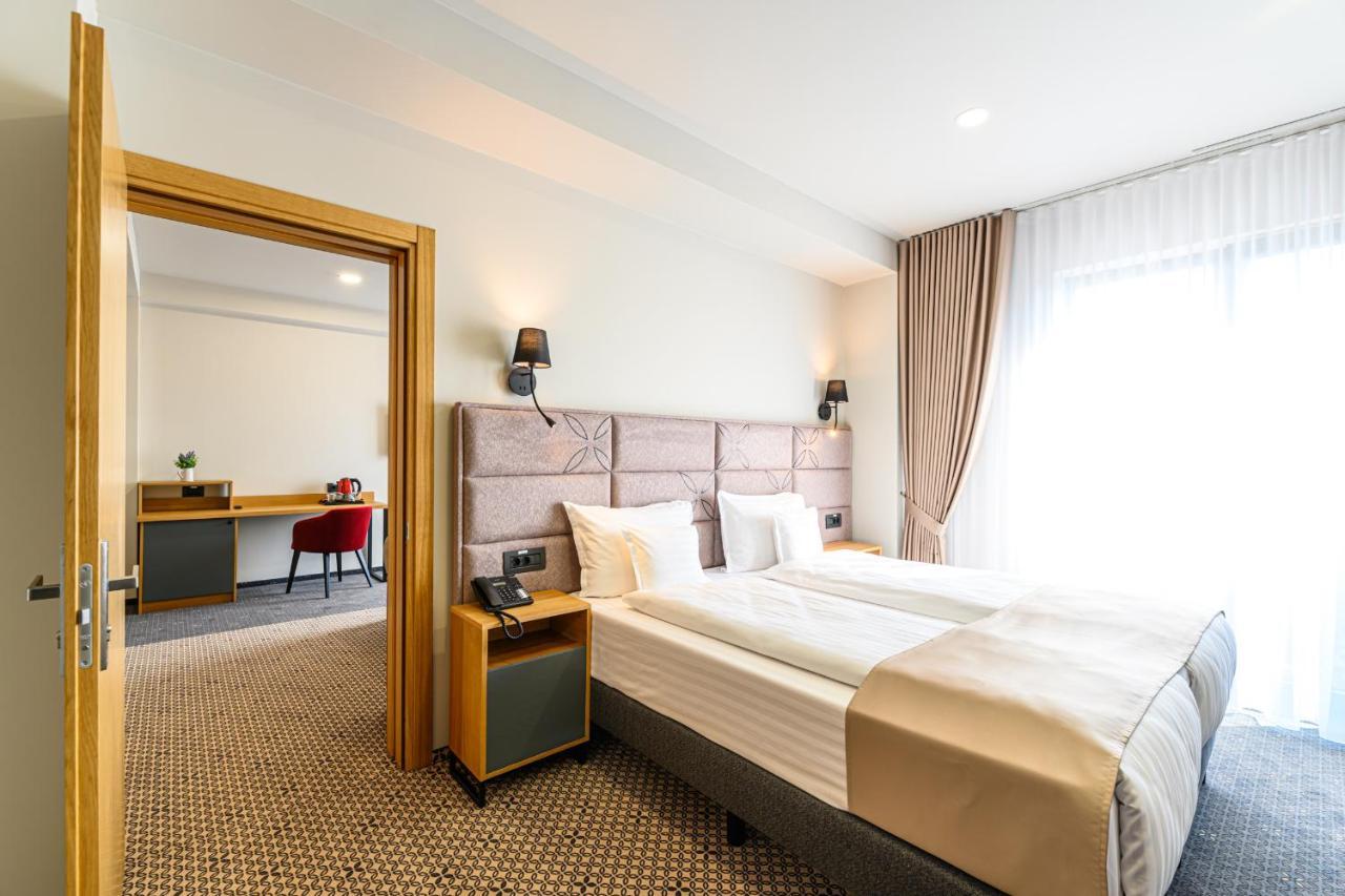 Hotel Dukat 구라후모룰루이 외부 사진