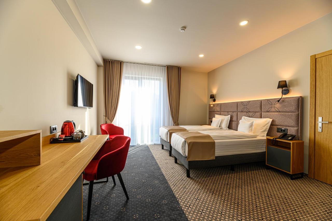 Hotel Dukat 구라후모룰루이 외부 사진