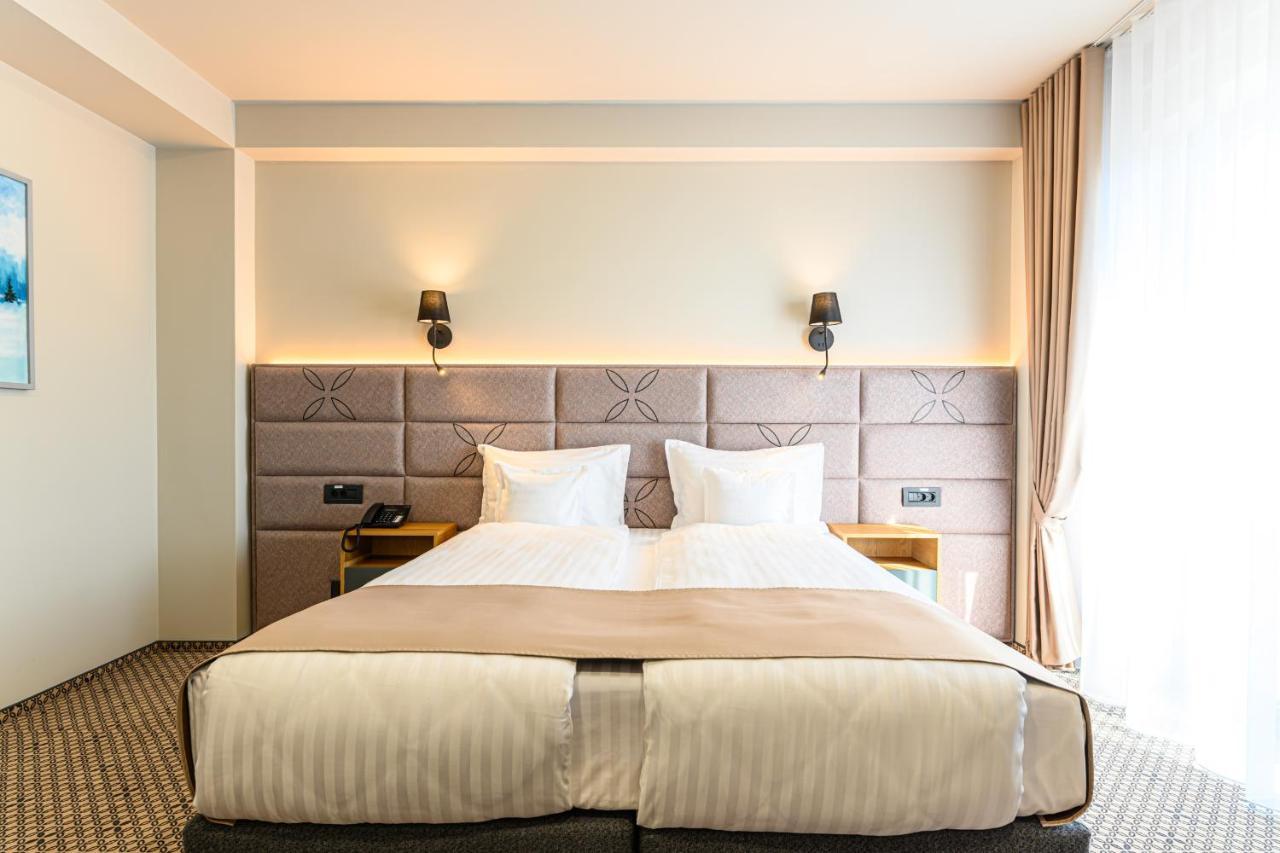 Hotel Dukat 구라후모룰루이 외부 사진