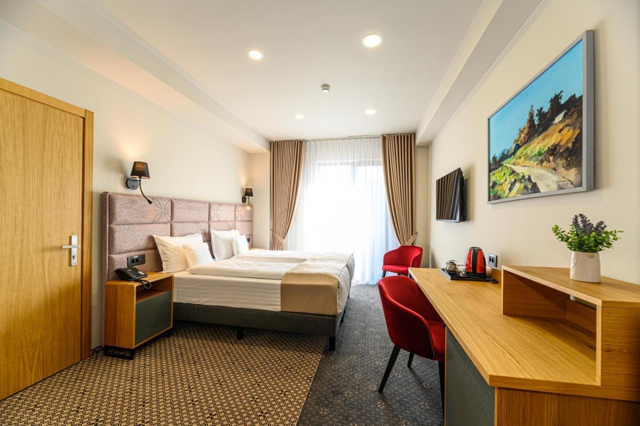 Hotel Dukat 구라후모룰루이 외부 사진