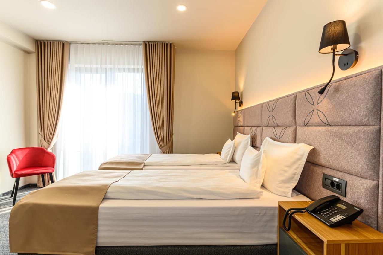 Hotel Dukat 구라후모룰루이 외부 사진
