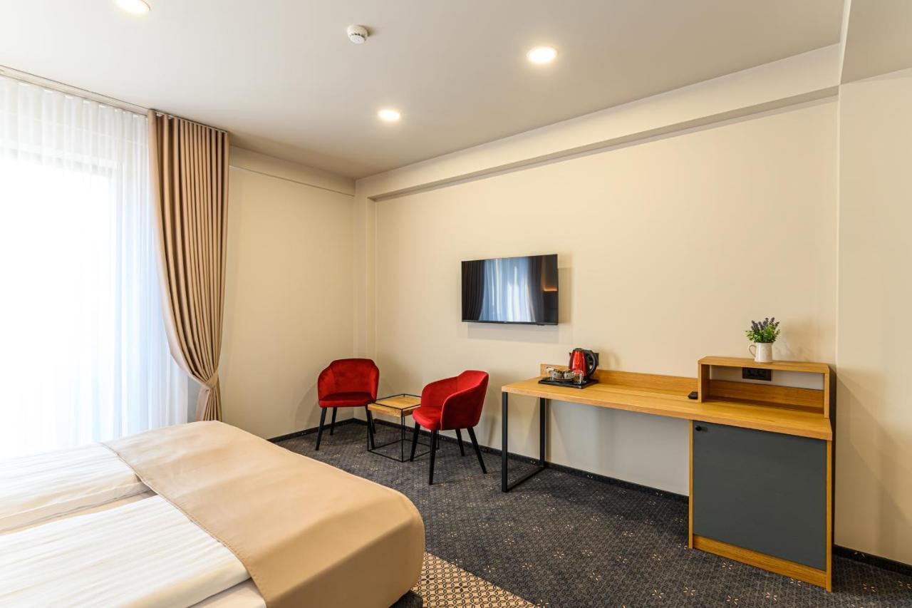 Hotel Dukat 구라후모룰루이 외부 사진
