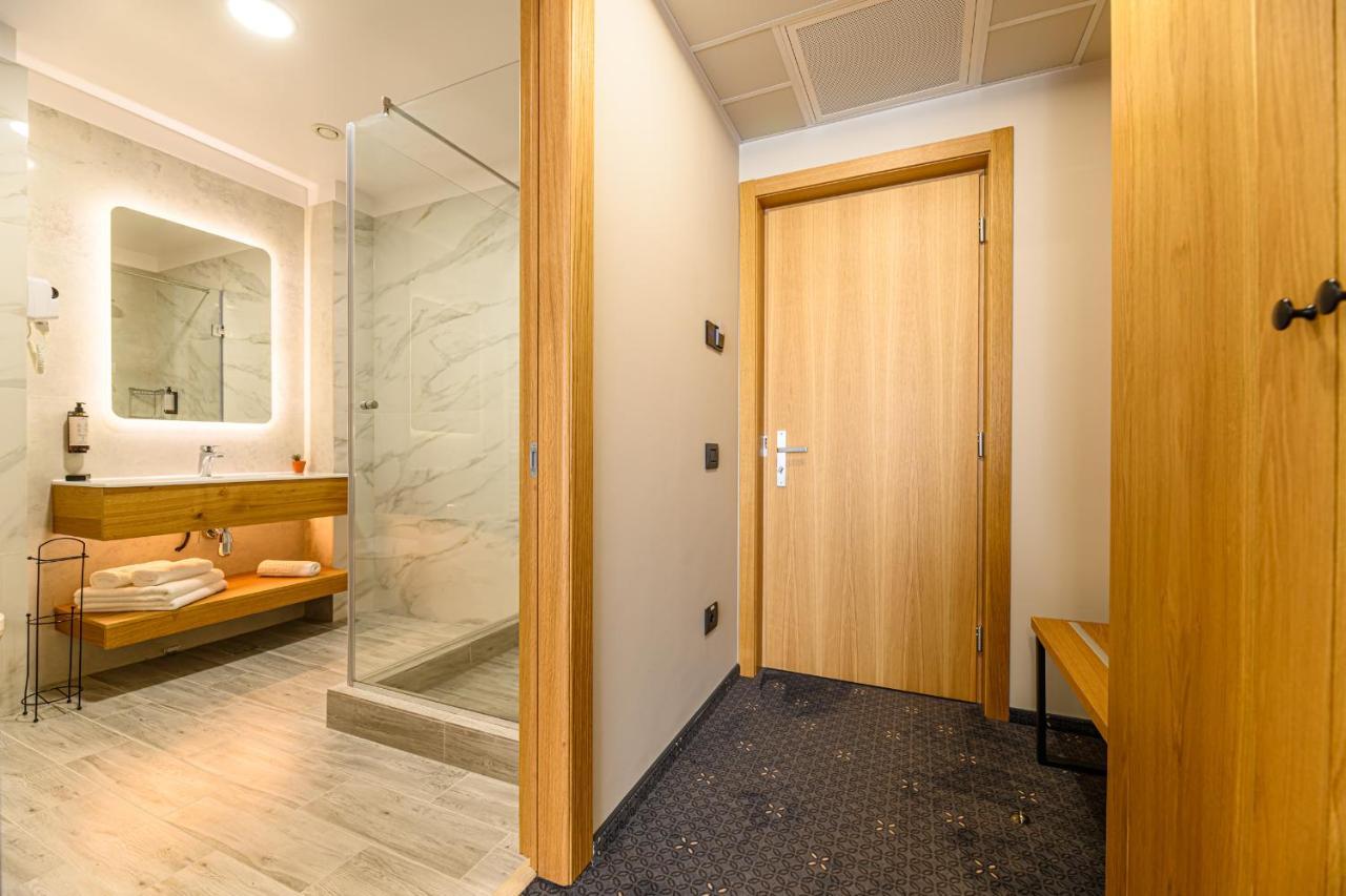Hotel Dukat 구라후모룰루이 외부 사진