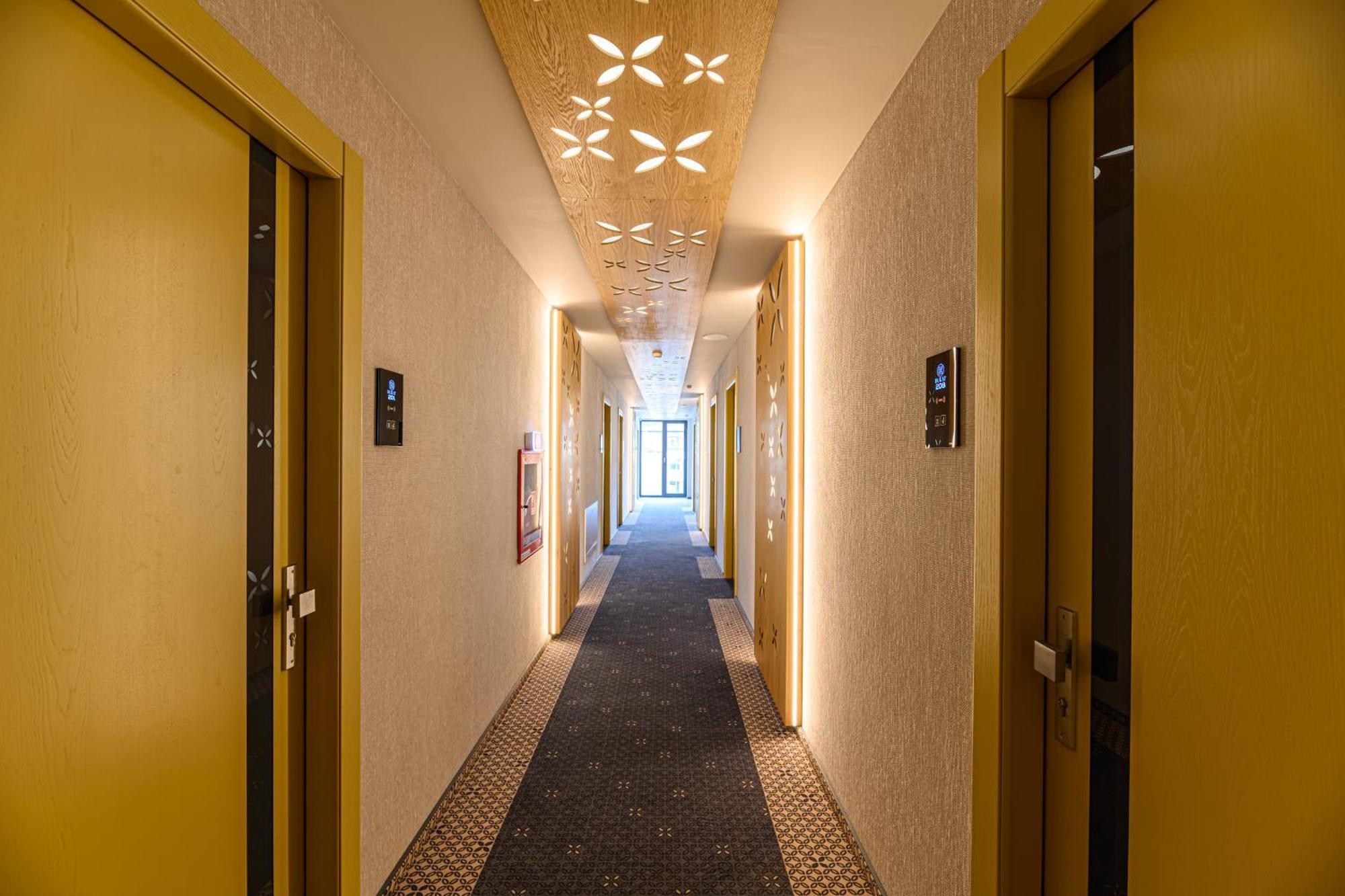 Hotel Dukat 구라후모룰루이 외부 사진